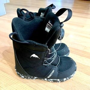 Burton mini grom snowboard boots size 3
